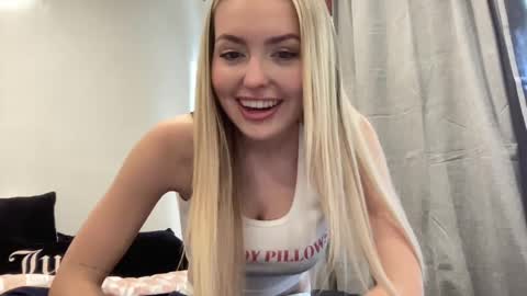 Snapshot of onicasummer chatting on 02/24/25, 10:25 Onica Summer online show from 02/24/25, 10:25