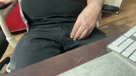 Snapshot of onlocationnyc chatting on 02/04/25, 11:59 onlocationnyc online show from 02/04/25, 11:59