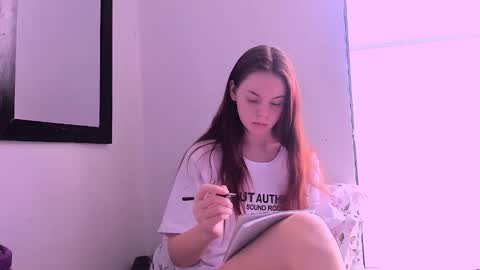 Snapshot of only_sarah1 chatting on 10/14/25, 09:04 only_sarah1 online show from 10/14/25, 09:04