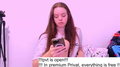 Snapshot of only_sarah1 chatting on 10/24/25, 11:01 only_sarah1 online show from 10/24/25, 11:01