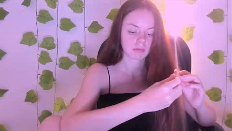 Snapshot of only_sarah1 chatting on 12/13/25, 09:09 only_sarah1 online show from 12/13/25, 09:09