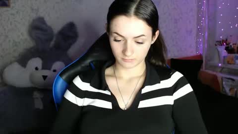 Snapshot of only_ubutterfly chatting on 12/21/25, 06:48 Amalia online show from 12/21/25, 06:48