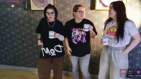 Snapshot of onlyadmi chatting on 11/30/25, 06:01 online show from 11/30/25, 06:01