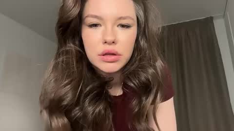 Snapshot of onlybloomm chatting on 03/02/26, 04:14 Alice De Milo online show from 03/02/26, 04:14