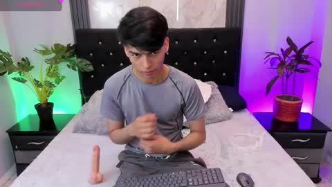 Snapshot of onlyjos_ chatting on 10/18/25, 08:42 Josh - Schedule 1400 - 2200 online show from 10/18/25, 08:42