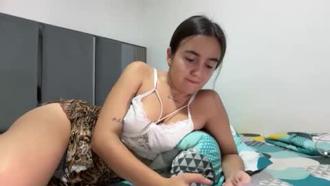 PAREJA LATINA JOVEN MUY CACHONDOS online show from 04/02/26, 01:25