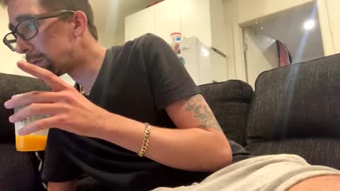 Snapshot of onthecumup69 chatting on 03/04/25, 04:52 onthecumup69 online show from 03/04/25, 04:52