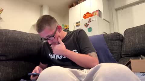 Snapshot of onthecumup69 chatting on 12/21/25, 01:40 onthecumup69 online show from 12/21/25, 01:40