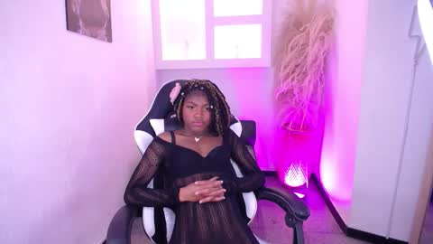 Snapshot of onyx_ebony chatting on 10/15/25, 03:45 onyx_ebony online show from 10/15/25, 03:45