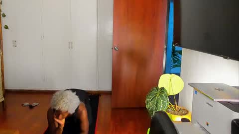 Snapshot of onyxart chatting on 01/27/25, 01:09 onyxart online show from 01/27/25, 01:09