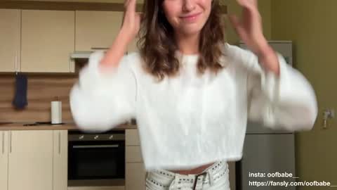 Helen online show from 09/20/25, 10:16