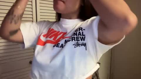 Snapshot of oohhellothere chatting on 09/16/25, 06:47 Miss Girly online show from 09/16/25, 06:47