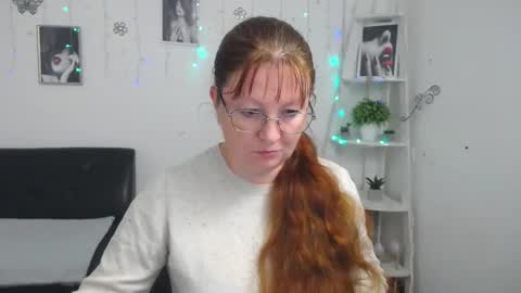 Snapshot of oovanessahotts chatting on 10/11/25, 05:17 Vanessa online show from 10/11/25, 05:17