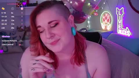 Snapshot of opalreigning chatting on 01/04/25, 10:05 Opal online show from 01/04/25, 10:05