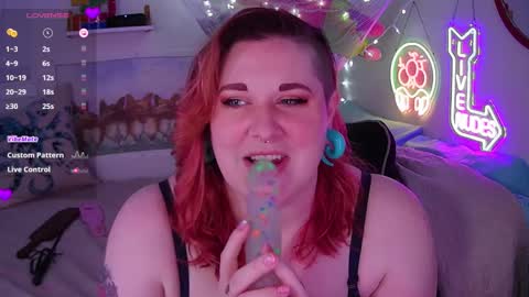 Snapshot of opalreigning chatting on 02/06/25, 10:26 Opal online show from 02/06/25, 10:26