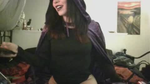 opalsessence_ online show from 10/22/25, 03:51