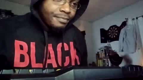 opaque772800 online show from 12/01/25, 11:43