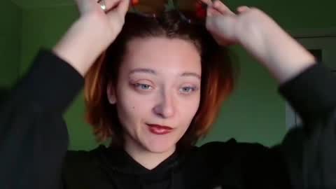 Melani  online show from 11/21/25, 10:25