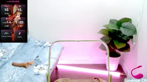 Snapshot of orchid18 chatting on 11/25/25, 06:46 Candy online show from 11/25/25, 06:46