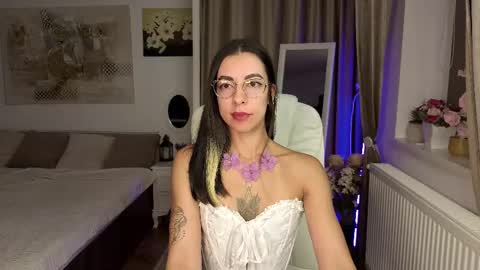 Snapshot of orchidessa chatting on 10/07/25, 12:46 Eve Voss online show from 10/07/25, 12:46