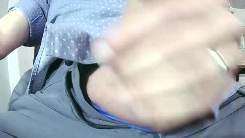 Snapshot of oregonasianguy chatting on 02/19/25, 08:33 oregonasianguy online show from 02/19/25, 08:33