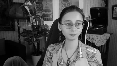 Orianna -  Hi Im into geek culture cosplay crafting LARP games. Shall we play DnD online show from 12/28/24, 05:46