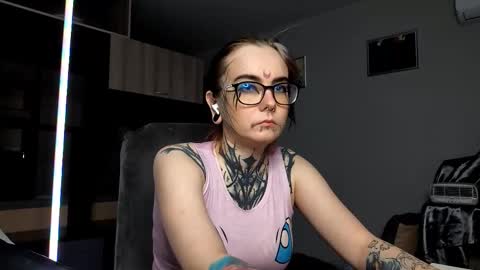 Snapshot of orvadowden chatting on 10/15/25, 11:54 Milana online show from 10/15/25, 11:54