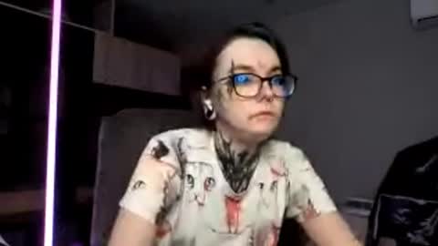 Snapshot of orvadowden chatting on 10/20/25, 09:43 Milana online show from 10/20/25, 09:43