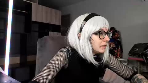 Snapshot of orvadowden chatting on 10/21/25, 08:48 Milana online show from 10/21/25, 08:48