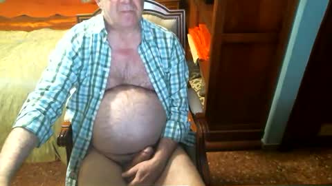 Snapshot of oscarw chatting on 12/26/24, 03:53 Oscar online show from 12/26/24, 03:53