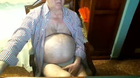 Snapshot of oscarw chatting on 02/03/25, 04:41 Oscar online show from 02/03/25, 04:41