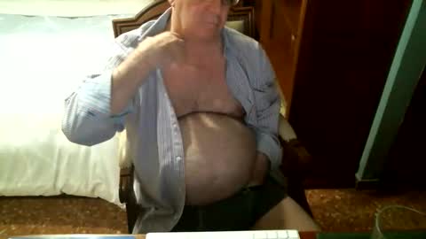 Snapshot of oscarw chatting on 12/15/25, 05:39 Oscar online show from 12/15/25, 05:39