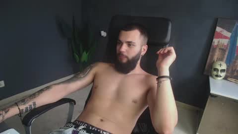 Snapshot of oscarwills chatting on 07/20/26, 10:39 OscarWills online show from 07/20/26, 10:39