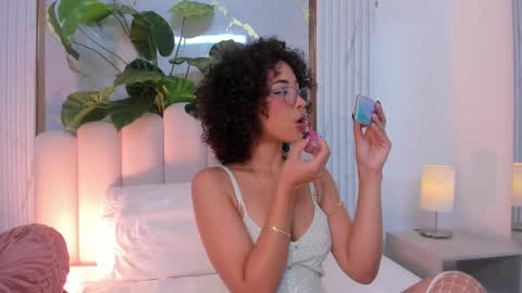 Snapshot of oshun_25 chatting on 03/12/25, 11:53 Oshun online show from 03/12/25, 11:53