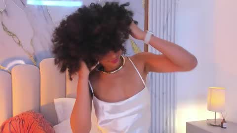 Snapshot of oshun_25 chatting on 09/29/25, 12:10 Oshun online show from 09/29/25, 12:10