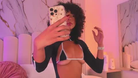 Snapshot of oshun_25 chatting on 11/22/25, 12:15 Oshun online show from 11/22/25, 12:15