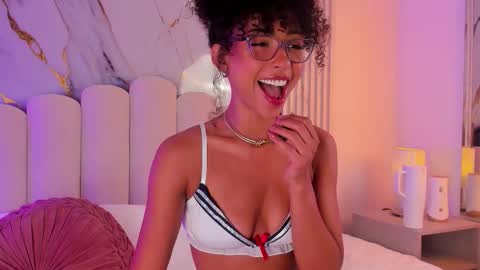 Snapshot of oshun_25 chatting on 11/29/25, 12:41 Oshun online show from 11/29/25, 12:41