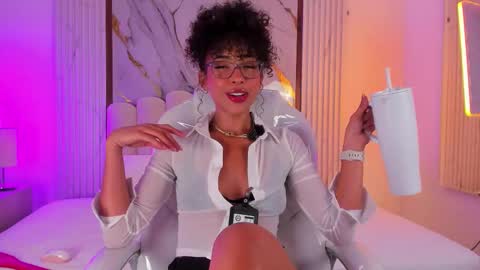 Snapshot of oshun_25 chatting on 11/30/25, 07:12 Oshun online show from 11/30/25, 07:12