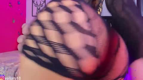 Snapshot of osiris_doll chatting on 11/19/25, 08:31 vella online show from 11/19/25, 08:31