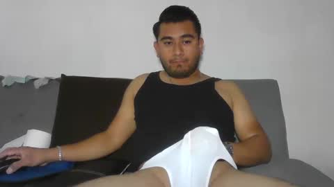 Snapshot of oskregal chatting on 12/23/24, 09:29 oskregal online show from 12/23/24, 09:29