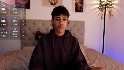 Snapshot of ostin_18hot chatting on 10/31/25, 01:17 ostin 18hot online show from 10/31/25, 01:17