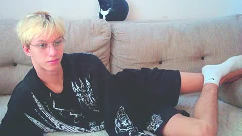 Snapshot of ostin_meoww chatting on 12/11/24, 09:09 Ostin online show from 12/11/24, 09:09