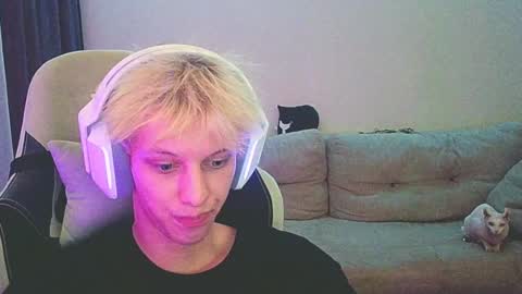 Snapshot of ostin_meoww chatting on 12/22/24, 05:53 Ostin online show from 12/22/24, 05:53