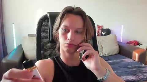 Snapshot of ostin_meoww chatting on 06/15/26, 01:02 Ostin online show from 06/15/26, 01:02
