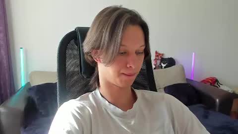 Snapshot of ostin_meoww chatting on 06/27/26, 11:15 Ostin online show from 06/27/26, 11:15