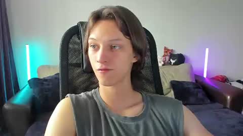 Snapshot of ostin_meoww chatting on 07/03/26, 01:06 Ostin online show from 07/03/26, 01:06