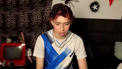 Snapshot of otter_star chatting on 12/16/25, 04:17 Princces Albert online show from 12/16/25, 04:17