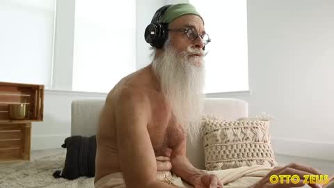 Otto Zeus online show from 04/01/26, 11:24