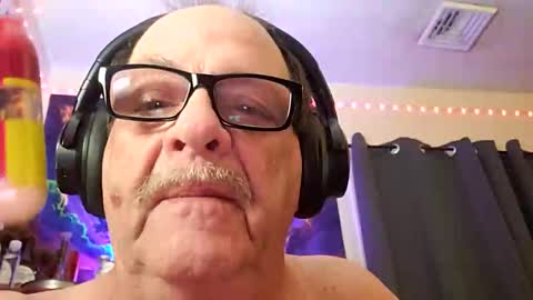 Snapshot of ou8124824 chatting on 10/10/25, 03:27 ou8124824 online show from 10/10/25, 03:27