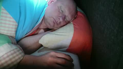 Snapshot of oudzktjong chatting on 01/04/25, 07:03 kars online show from 01/04/25, 07:03